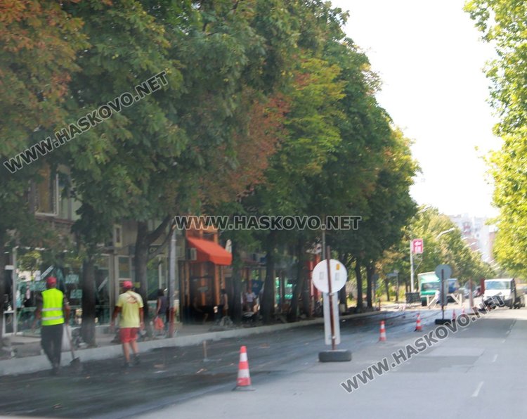 Асфалтират бул."Раковски" след полагането на нов водопровод