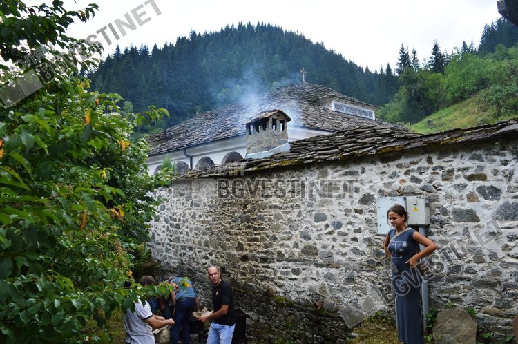 27 агнета курбан за Голяма Богородица в Широка лъка