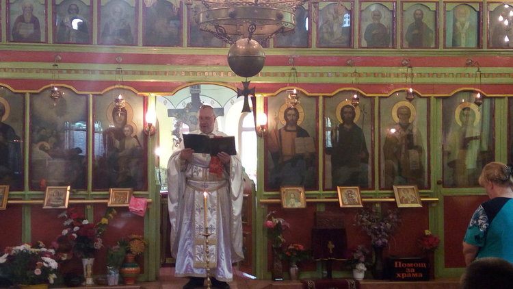  Областният управител на света литургия в храма „Успение на Пресвета Богородица“,дари икона 