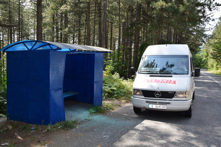Обновяват автобусните спирки в Ардинско