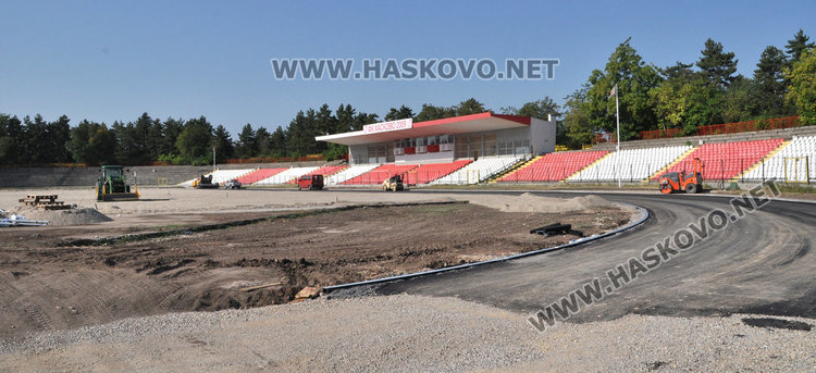 20 тонен воден резервоар ще поддържа чима на стадион Хасково