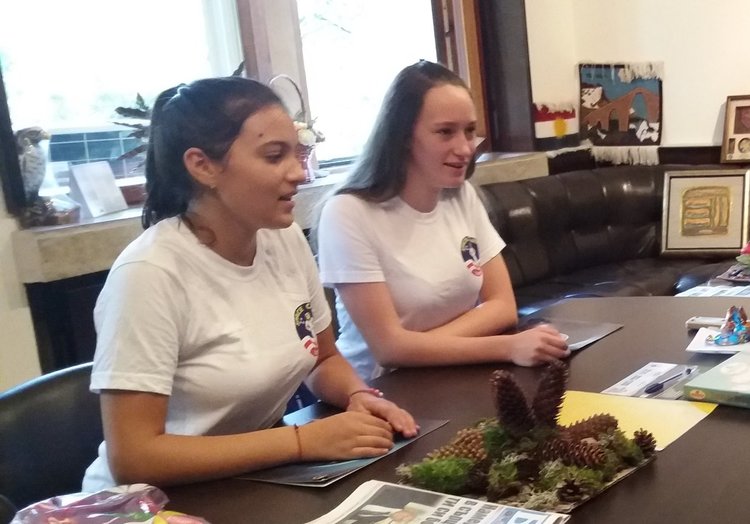 Участнички в Space Camp се разбраха с кмета да разкажат за преживяването си