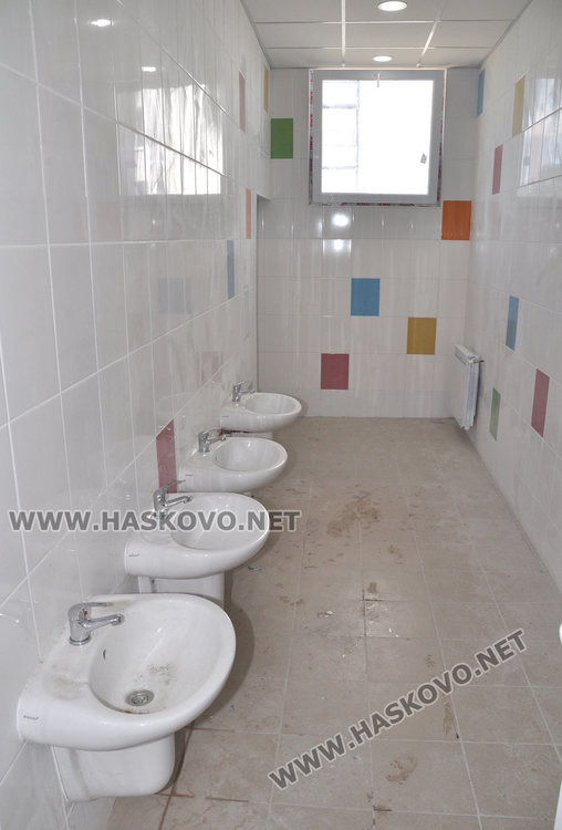 Плащаме отгоре 400 бона за ремонта на школата, ама догодина