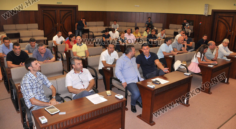 На извънредната сесия днес се събраха 32-ма от 41 общински съветници