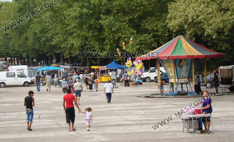 На сцената в парк "Марица" ще звучат фолклор и стари градски песни