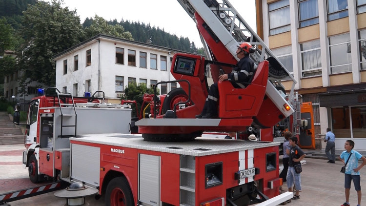 Два сигнала за оказване на техническа помощ вдигнаха на крак пожарникарите