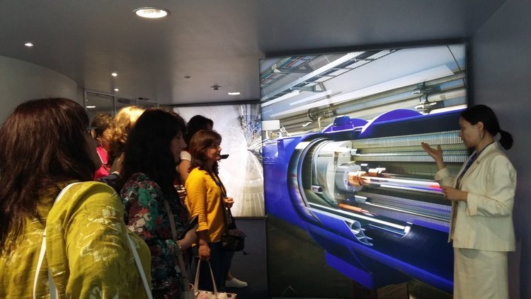 Учителката Гарова се завърна от обучение в ЦЕРН