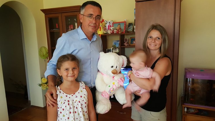 Кметът посети четиримесечното бебе,което бе ударено от клон в парк „Простор