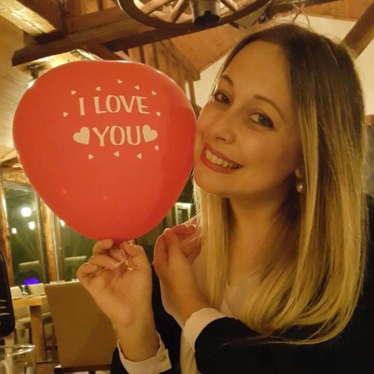 Певица от Бурса подпомогна дейността на Пенсионерския Клуб в Ардино 