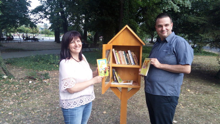 Областният управител застана зад инициативата „Прочети и върни”,поставят къщички за книги