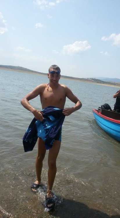 14-годишният Благовест преплува язовир "Жребчево" за 4 часа