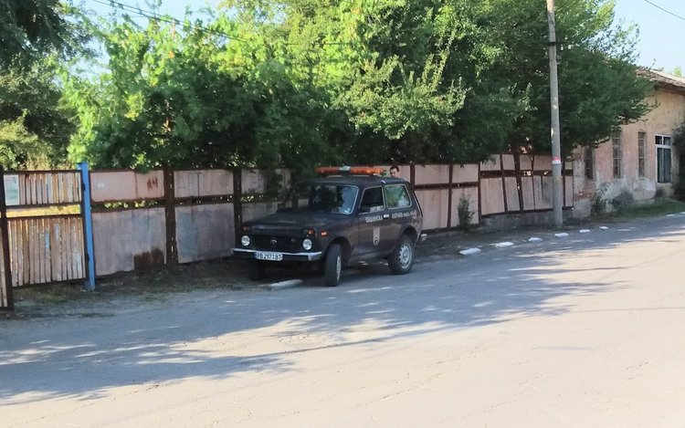 И Общинска охрана не знаят къде да спрат на "Братя Миладинови - юг"