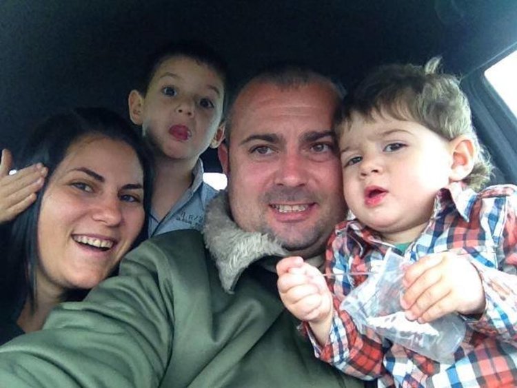 Тинка със семейството си