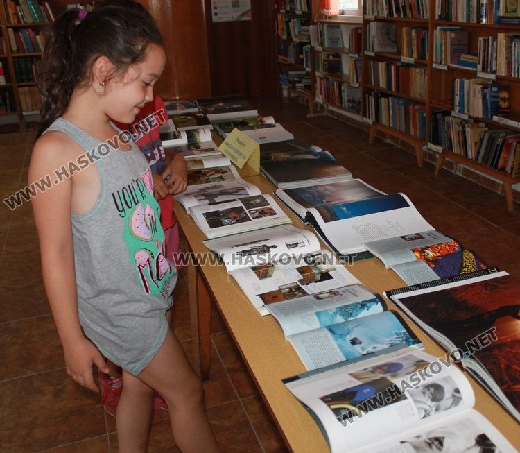 Подредиха изложба за деня на фотографията в Димитровград