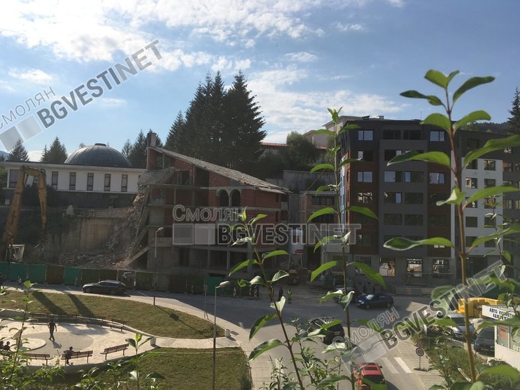 Събарят нова сграда на пъпа на Смолян, вижте какво ще строят 