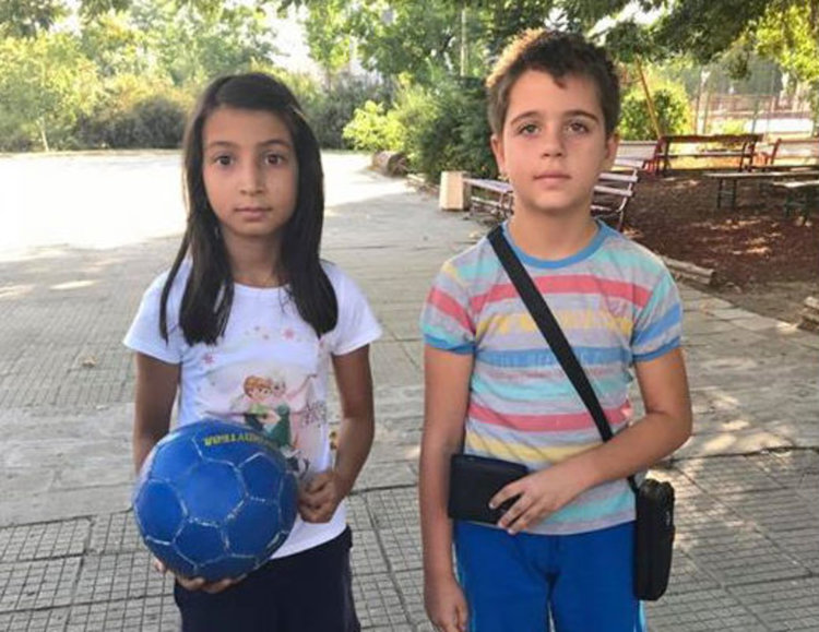 Постъпка за пример извършиха две деца, намерили загубен портфейл