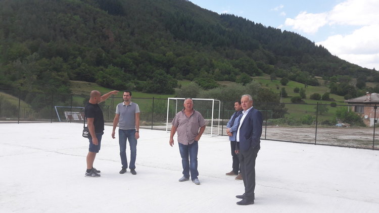 За първия учебен ден откриват нова спортна площадка в село Търън 