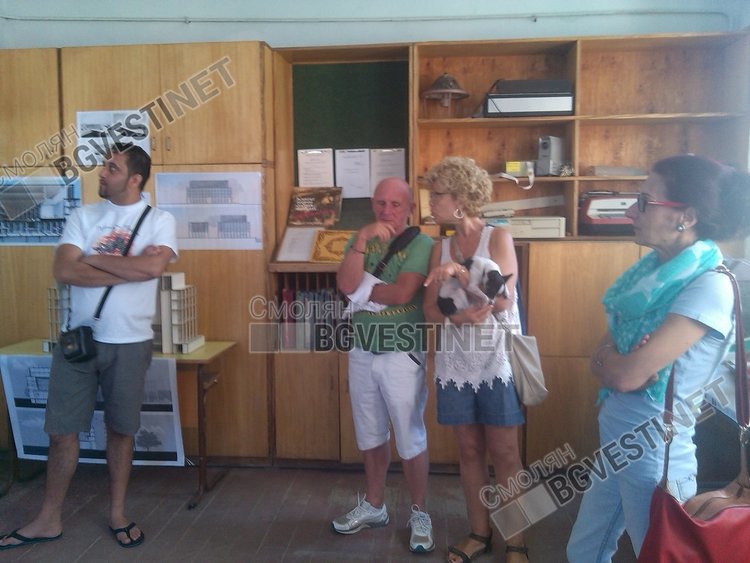 Поне 10 хиляди лева са нужни за ремонт на старото училище в Хвойна, артистичен фестивал събра една десета от тях