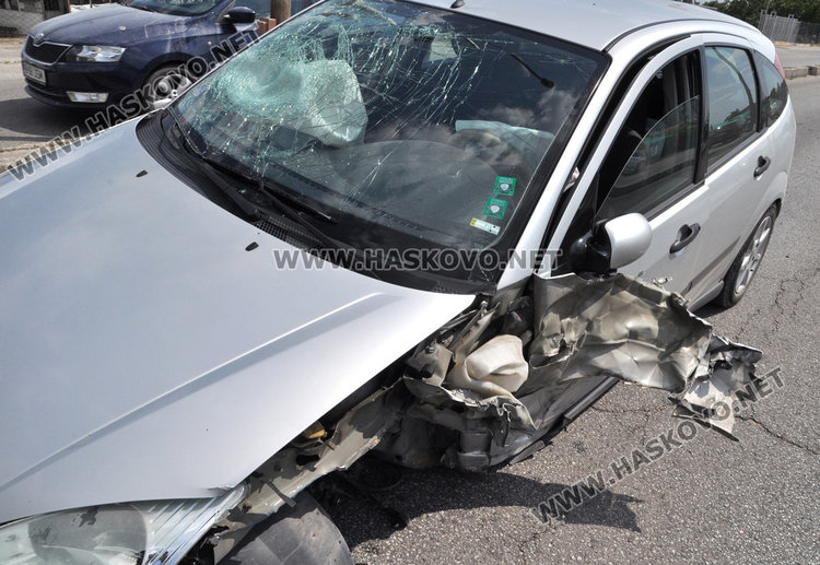 Пловдивчанин нацели хасковска кола при изпреварване на мотоциклет