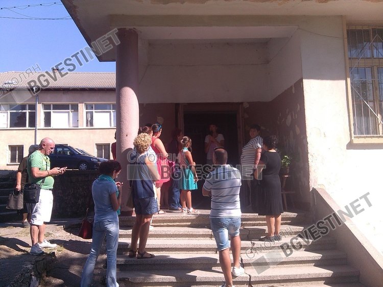 Поне 10 хиляди лева са нужни за ремонт на старото училище в Хвойна, артистичен фестивал събра една десета от тях