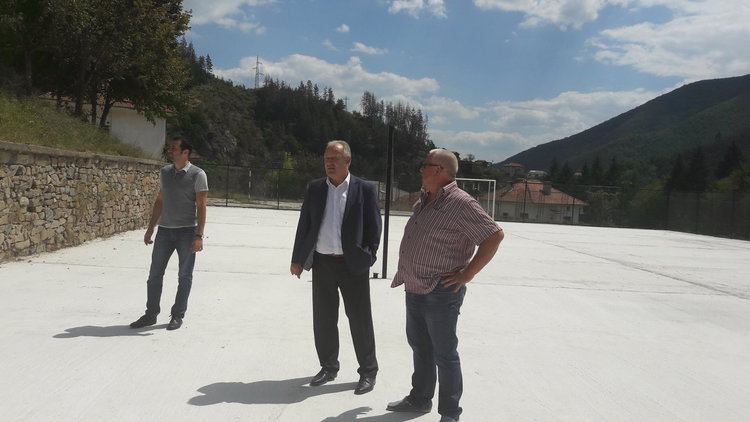 За първия учебен ден откриват нова спортна площадка в село Търън 