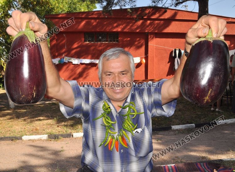Кирил Петров от село Черногорово със своето производство
