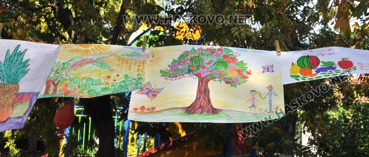 В рамките на фестивала бе организиран и конкурс за рисунки на деца на тема плодове и зеленчуци