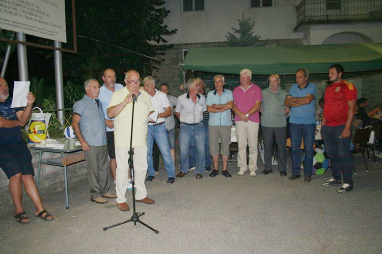 Волейболистите от Искра отбелязаха 40-годишнината на първата си титла и 80-ия рожден ден на треньора Ангел Чавдаров