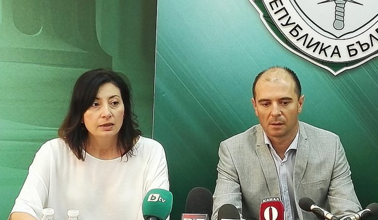 15-годишен младеж затри 11-годишно момиче в кавга къде да пушат наргиле