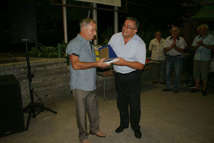 Волейболистите от Искра отбелязаха 40-годишнината на първата си титла и 80-ия рожден ден на треньора Ангел Чавдаров