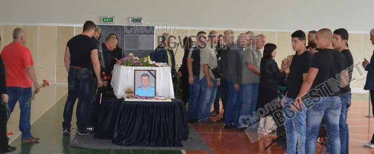 Неотлъчно до най-близките и опечаленот осемейство бяха и възпитаниците от школата по щанги на Величко