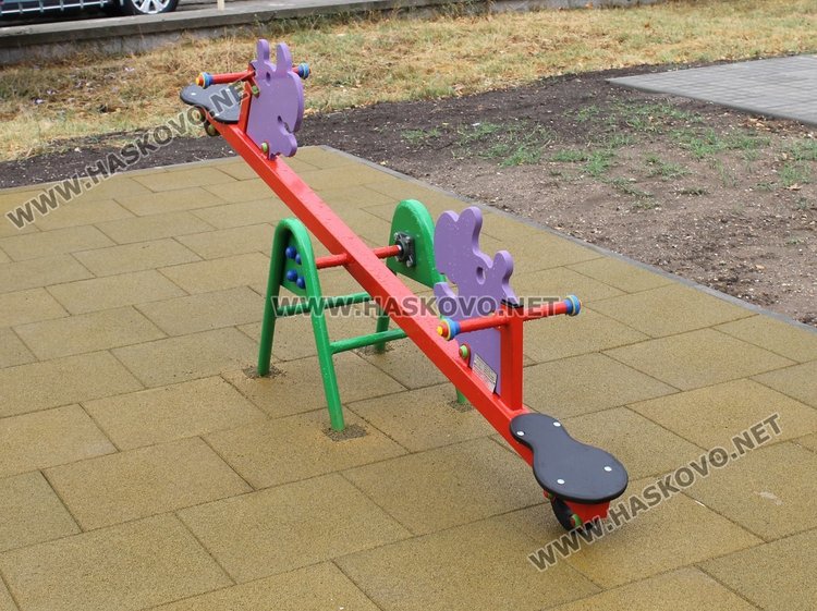 Приключи ремонта на двора на димитровградската градина "Осми март" 