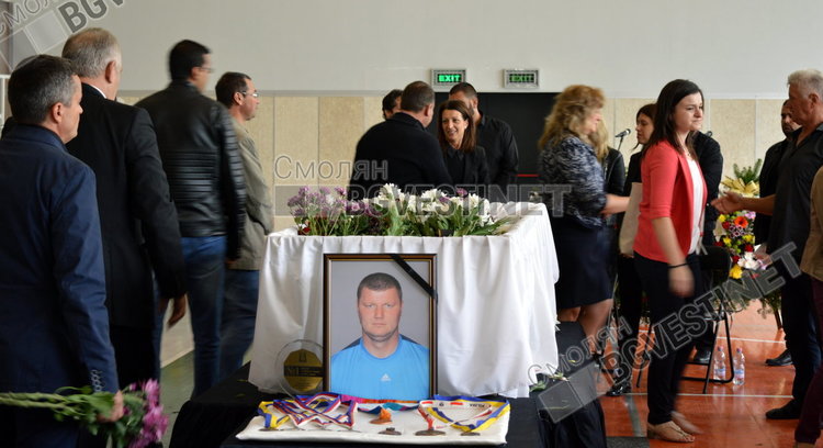 Изпратихме големия Величко Чолаков. Почивай в мир, Шампионе! 