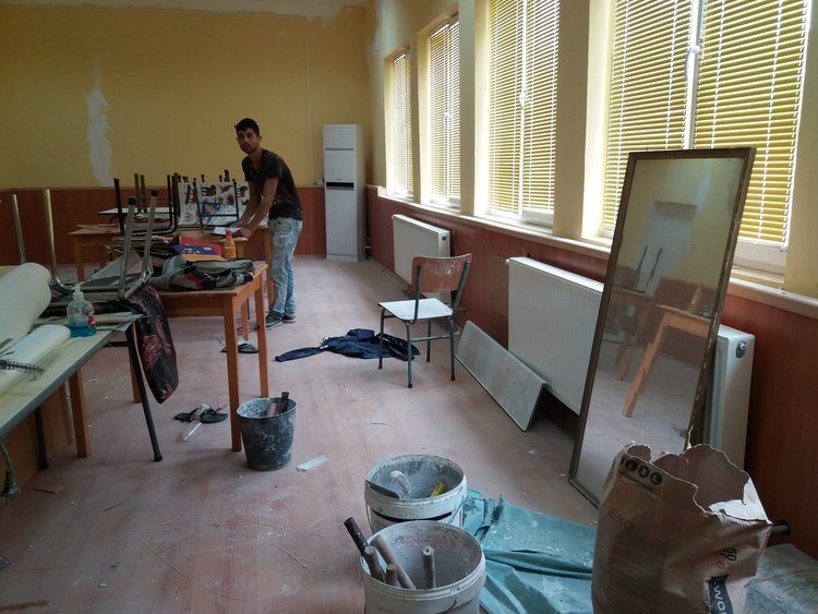 В Дебър реконструират цяла сграда за най-малките ученици