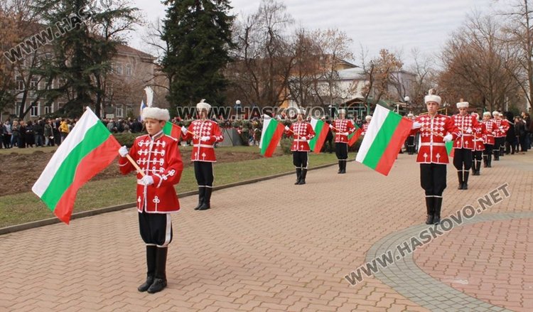 Димитровград - домакин на музикален парад на гвардейци и мажоретки 