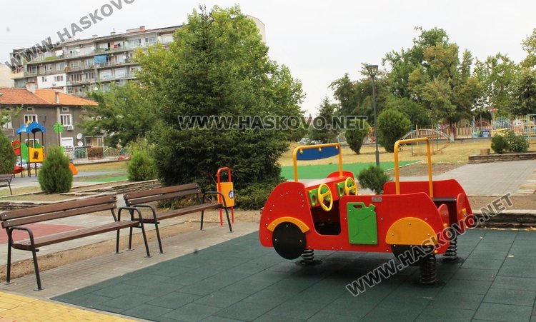 Приключи ремонта на двора на димитровградската градина "Осми март" 