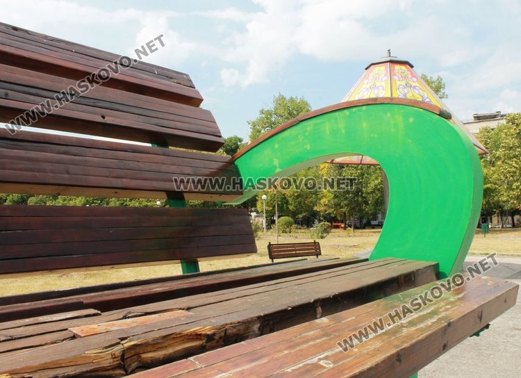 След множество повреди Голямата пейка- поправена за празника на града