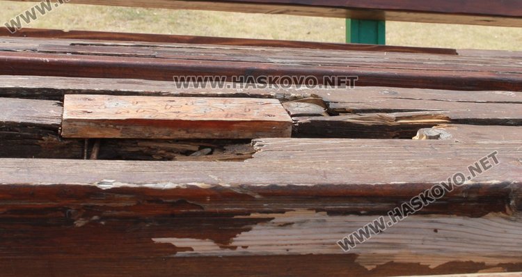 След множество повреди Голямата пейка- поправена за празника на града