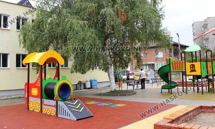 Приключи ремонта на двора на димитровградската градина "Осми март" 