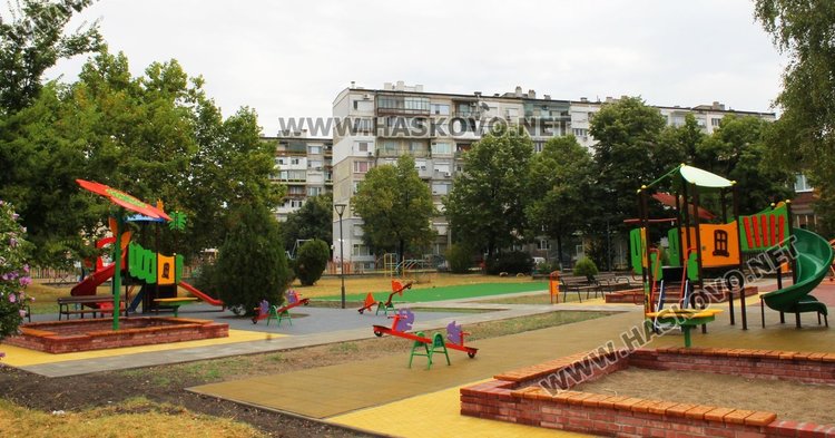 Приключи ремонта на двора на димитровградската градина "Осми март" 