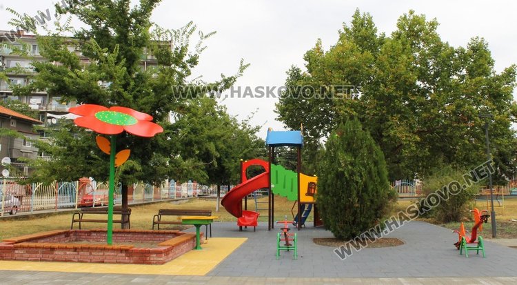 Приключи ремонта на двора на димитровградската градина "Осми март" 
