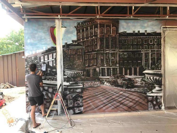 Авторът на гумения парк рисува Димитровград през 60-те години