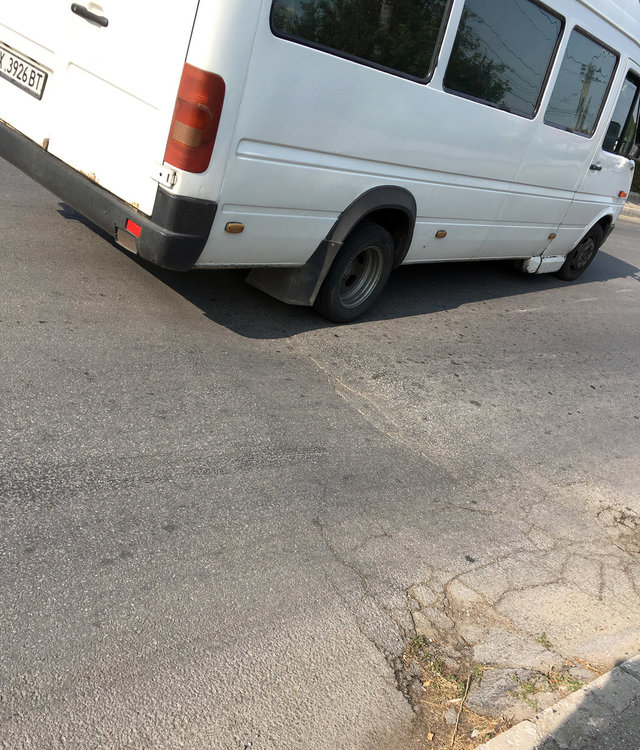 Читателка: Вдлъбнат легнал полицай дебне колите в Болярово