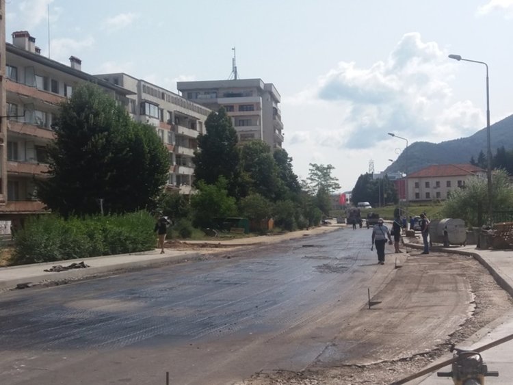 Общината се моли, гражданите си п(а)суват. Защо в Смолян няма ред?