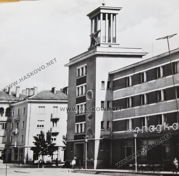 Площада пред кино "Химик"