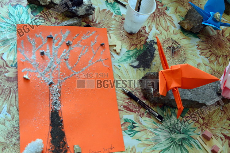 Част от творбите на доброволците, които утре ще бъдат изложени