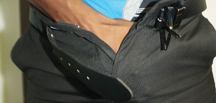 Рецидивист-ексхибиционист сваля гащи и вади „патлака си” срещу полицаи в Кърджали,заплашва ги