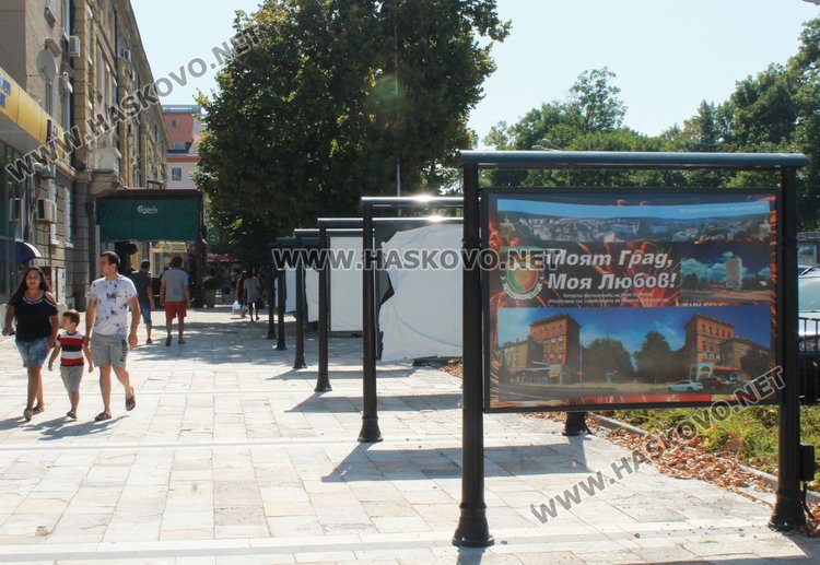 12 пана вече са подредени в южния край на бул."България"