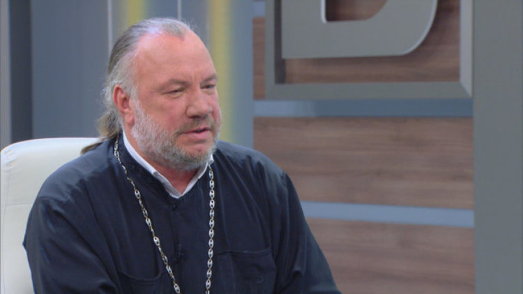 Отец Боян Саръев