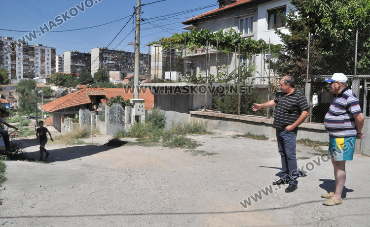 Хасковлии от ул. “Никопол”: При дъжд газим кал, при пек дишаме прахоляк